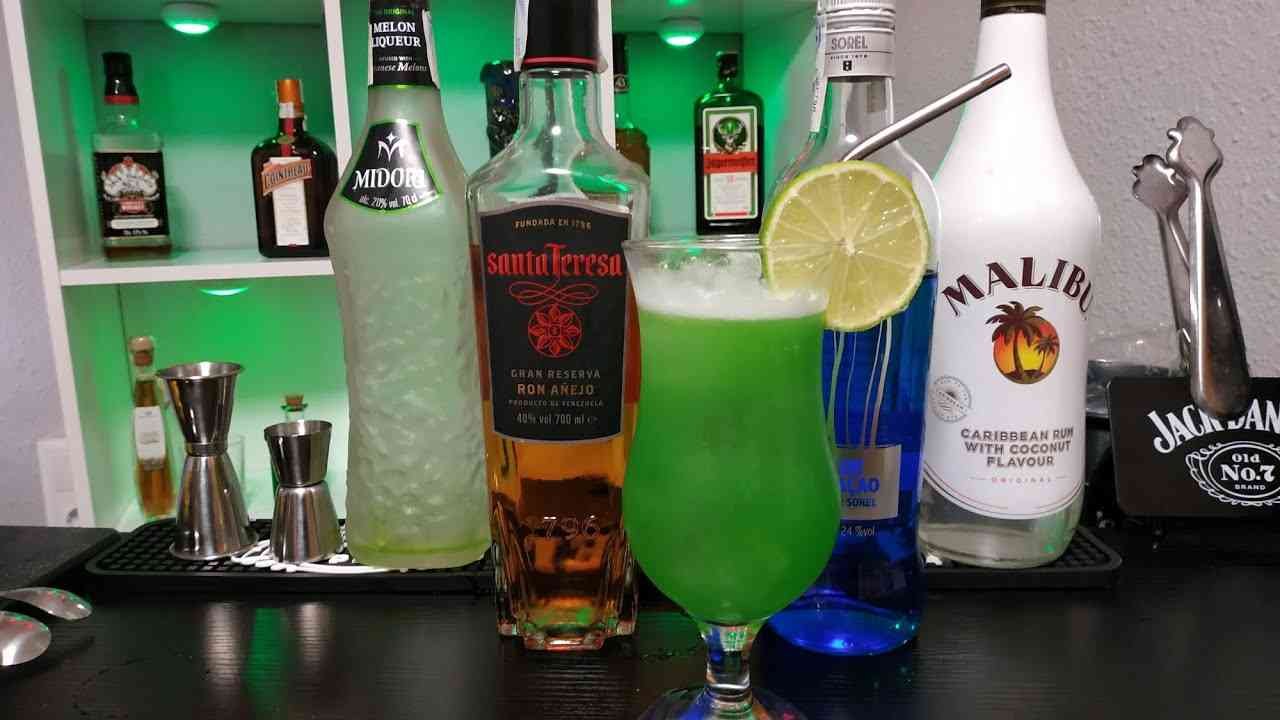 Liquid Maria Juana – Tropical Green Rum Cocktail with Midori & Blue Curaçao - Drinks